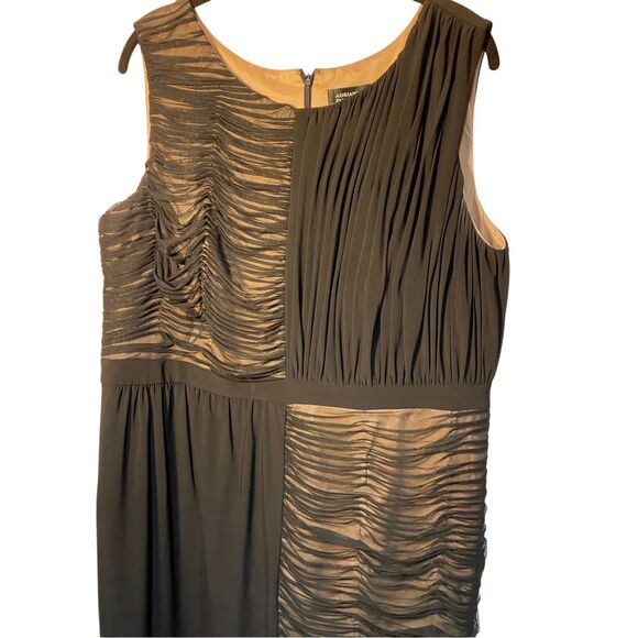 Adriana Papell women’s mixed media ruched mesh sheath dress size 16 ￼ - Picture 3 of 4